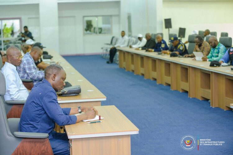 Kwilu : John Banza en inspection des infrastructures en prélude de la conférence des gouverneurs