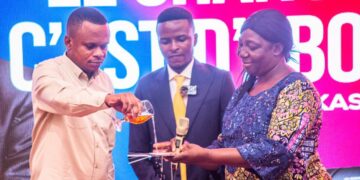 Mbujimayi : Avec son livre « Le changement c&rsquo;est d&rsquo;abord moi », Mike Kasongo appelle à la responsabilité individuelle comme levier du changement collectif