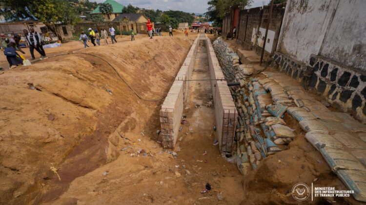 Kinshasa : John Banza Lunda inspecte 12 chantiers d’urgence et accélère la riposte contre les érosions