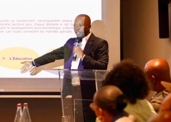 RDC – Politique : A Paris, Man David Kiala dévoile la vision du parti « Avançons » à la diaspora congolaise