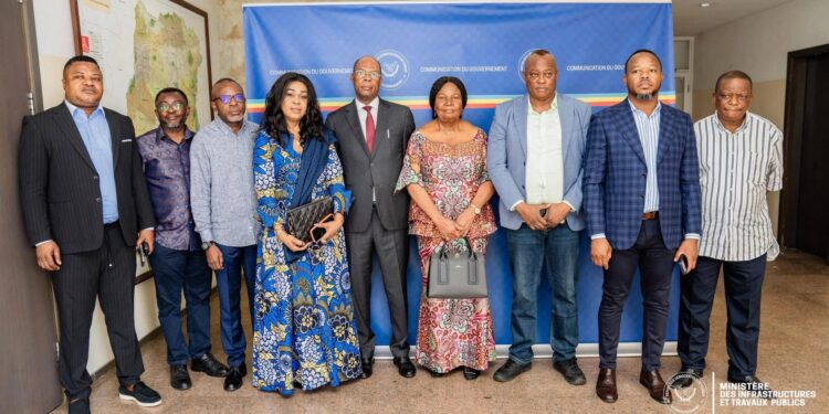RDC : le caucus des députés nationaux du Kasaï-Oriental exige des solutions urgentes à John Banza Lunda pour relancer, stabiliser et réhabiliter les routes provinciales et projets structurants