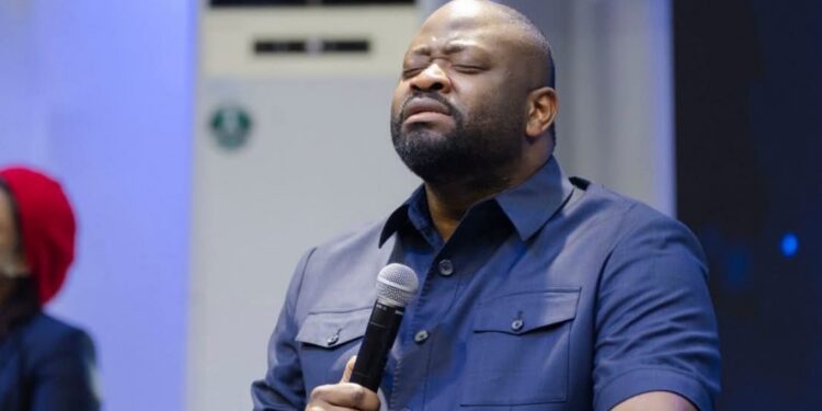 RDC | Polémique autour du “camp des lépreux” : Moïse Mbiye demande pardon aux pasteurs et fustige la récupération politique de son propos