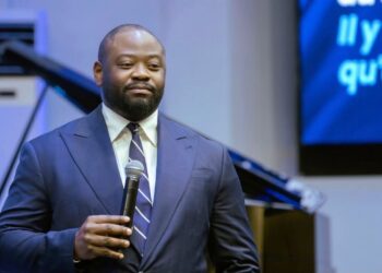 RDC : Moïse Mbiye critique l’implication politique des Églises de réveil dans le débat constitutionnel