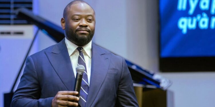 RDC : Moïse Mbiye critique l’implication politique des Églises de réveil dans le débat constitutionnel