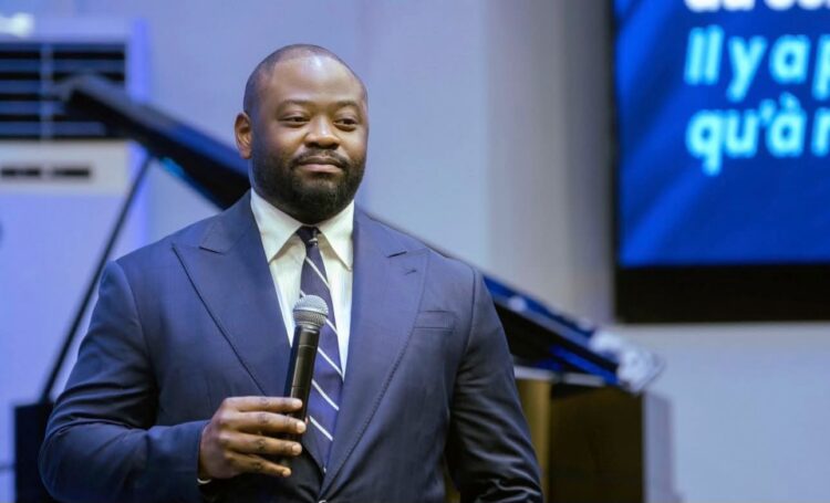 RDC : Moïse Mbiye critique l’implication politique des Églises de réveil dans le débat constitutionnel