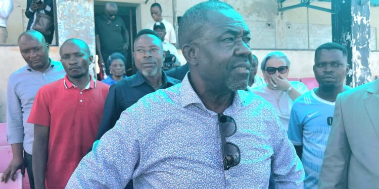 Présidence de la FECOFA : Véron Mosengo-Omba lance sa campagne au Kasaï-Oriental et promet la réhabilitation des infrastructures sportives