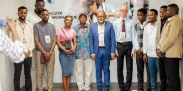 Mbujimayi : accueil triomphal des lauréats de l’UOM après leur brillante qualification au concours Mpandanjila