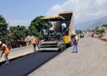 Sud-Kivu :  le lancement du bitumage de l&rsquo;axe Uvira-Baraka-Kalemie sur la RN5 relance l’espoir et le développement dans l’Est