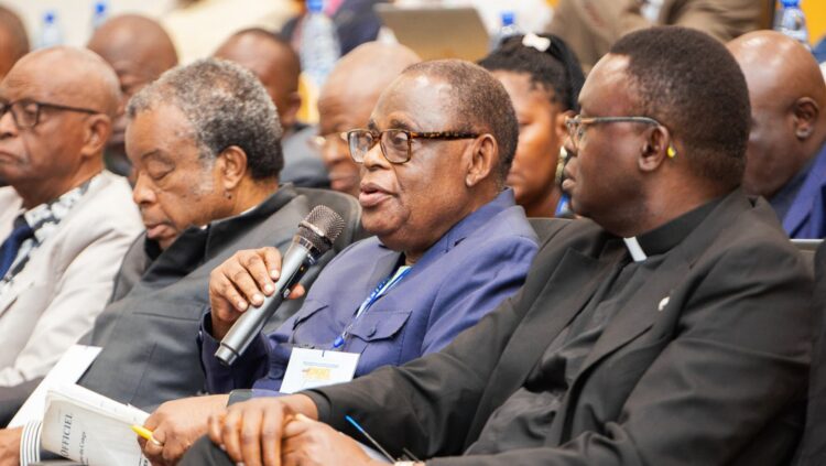 ESU : « Il faut adapter ses connaissances aux réalités et aux intérêts du pays », Professeur Isidore Ndaywel au premier Congrès d’études congolaises