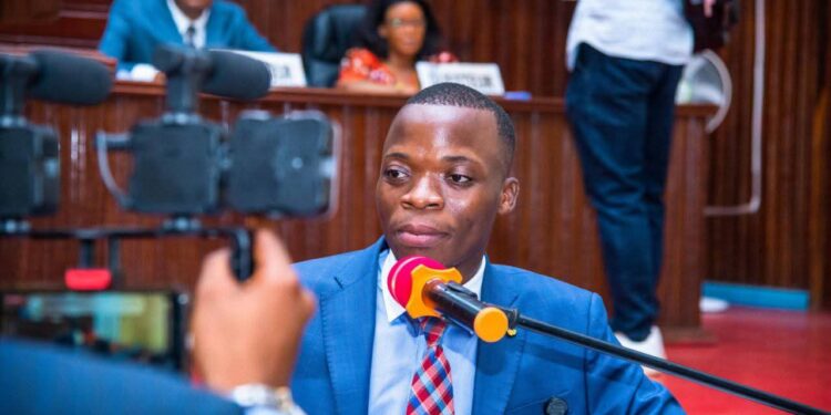 Kasaï-Oriental : Serge Ngoyi Kamukonzo rejette toute implication dans une altercation à l’Assemblée provinciale, « Je n’ai jamais levé la main sur un collègue député »