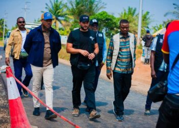 Kasaï Oriental : Tobie Kayumbi salue l’avancement des travaux d’asphaltage de la RN1 sur le tronçon Mbujimayi – Kabeya Kamwanga