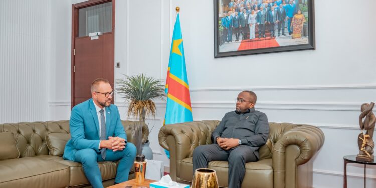 RDC – Sécurité : Jacquemain Shabani et l’ambassadeur tchèque évaluent les avancées de la réforme de la PNC