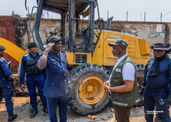 Kasaï-Oriental : Jean-Paul Mbwebwa Kapo condamne l’incendie d’un engin de CREC 7 après un accident mortel