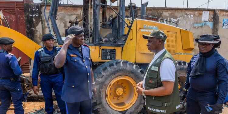 Kasaï-Oriental : Jean-Paul Mbwebwa Kapo condamne l’incendie d’un engin de CREC 7 après un accident mortel