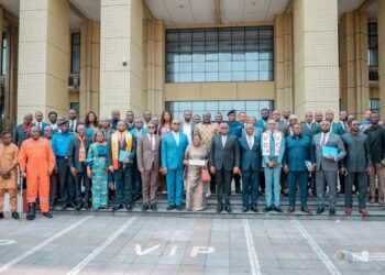RDC : Jacquemain Shabani remet la directive ministérielle de l’année politique 2026 aux partis politiques