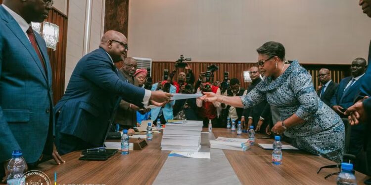 RDC : le gouvernement soumet à l’Assemblée nationale un projet de budget de 24,8 milliards de dollars pour 2027