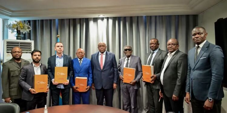 RDC – Transport aérien : Jean-Pierre Bemba signe des contrats pour la modernisation de 13 aéroports à travers le pays