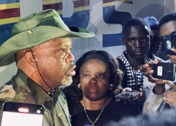 RDC : pour avoir menacé d&rsquo;armer la population contre les occidentaux établis à Kinshasa, Fils Mukoko frappé d’un embargo médiatique de trois mois par le CSAC